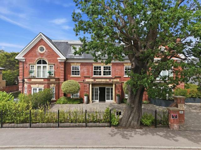 2 bed flat for sale