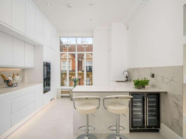 2 bed flat for sale
