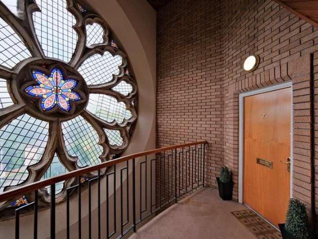 2 bed flat for sale