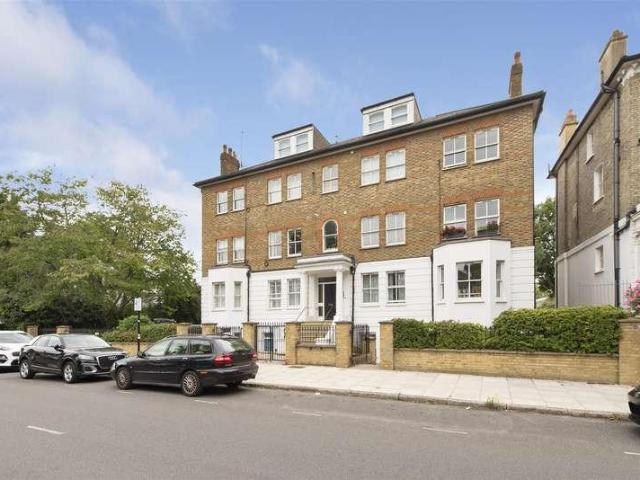 2 bed flat for sale