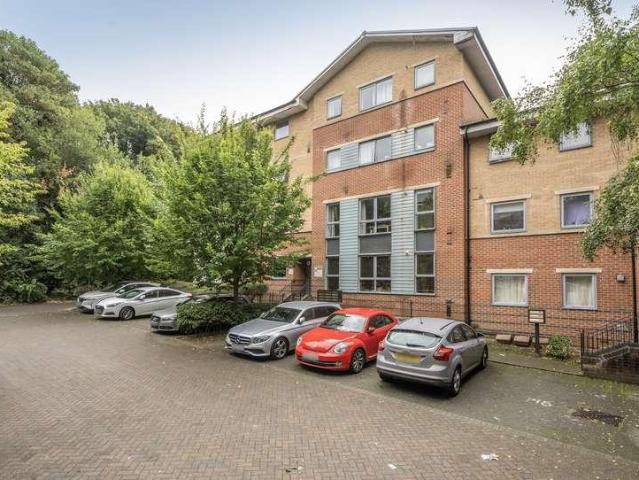 2 bed flat for sale