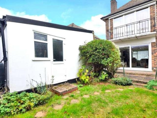 2 bed flat for sale