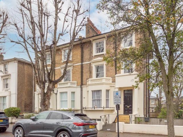 2 bed flat for sale