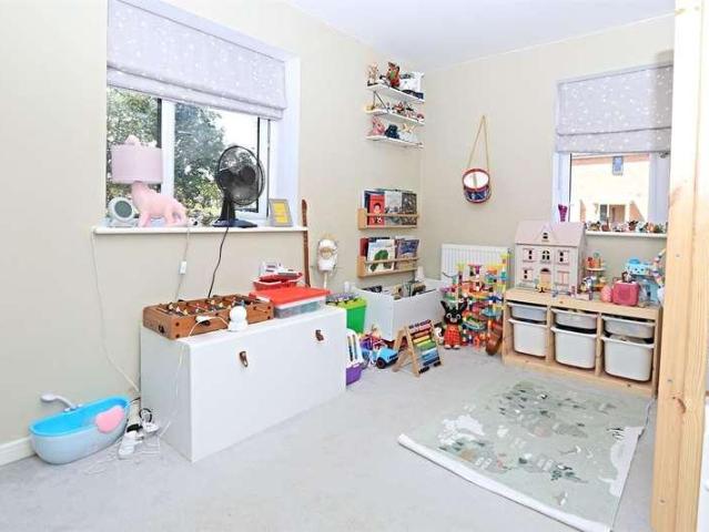 2 bed flat for sale