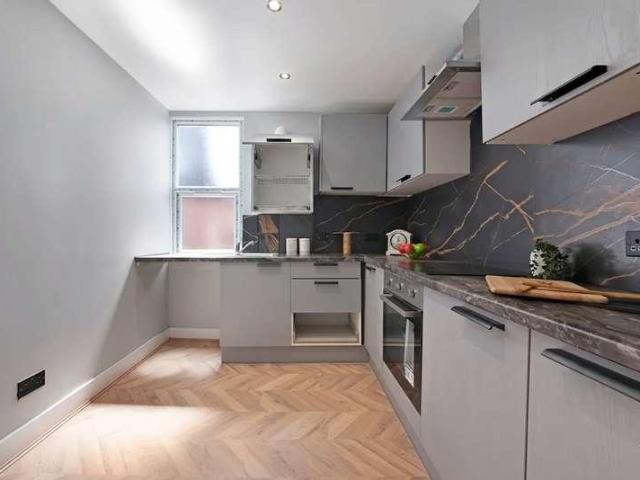 2 bed flat for sale