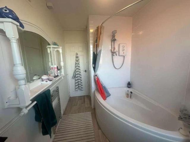 2 bed flat for sale