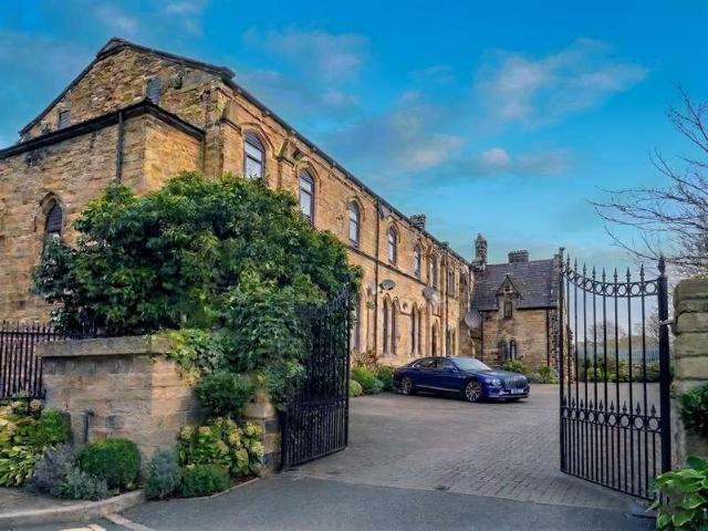 2 bed flat for sale