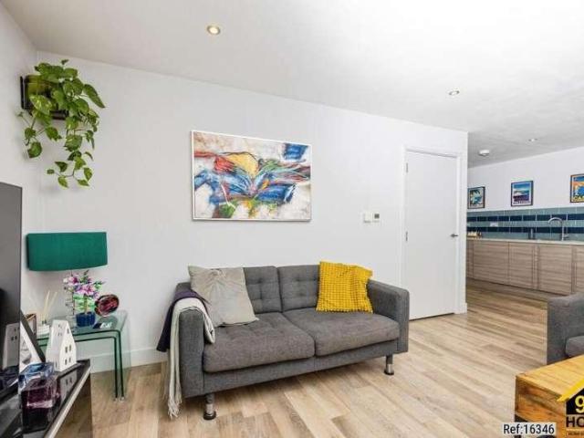2 bed flat for sale