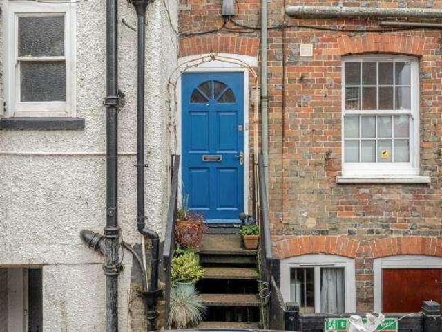 2 bed flat for sale