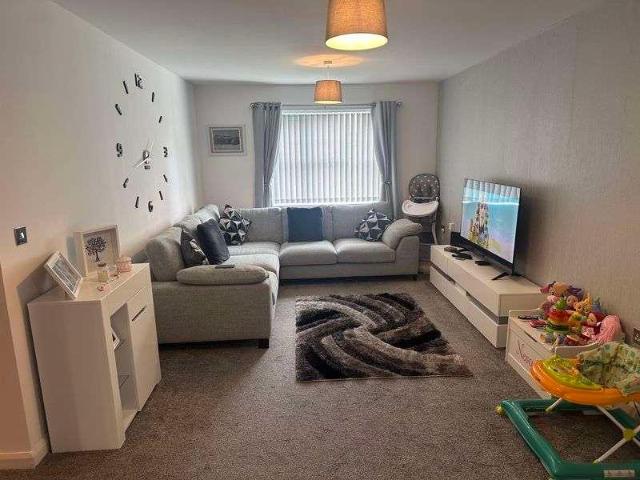 2 bed flat for sale