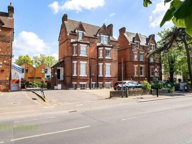 2 bed flat for sale