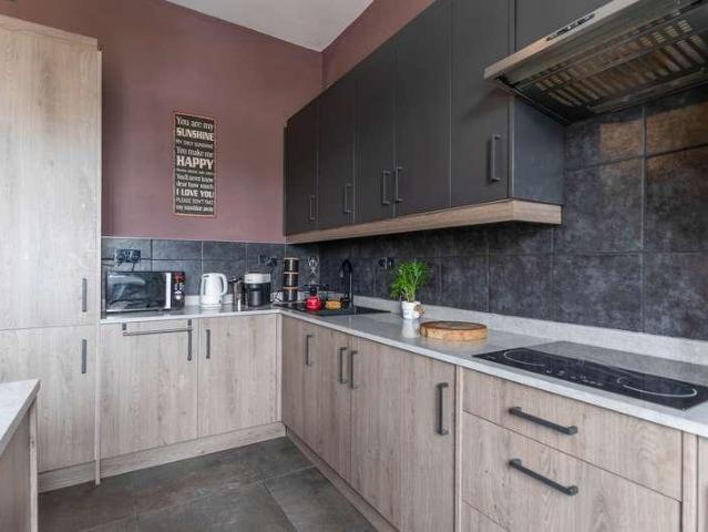 2 bed flat for sale