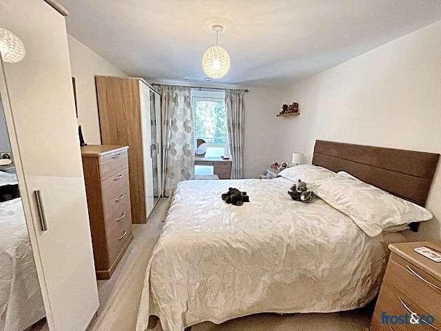 2 bed flat for sale