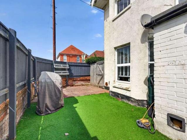 2 bed flat for sale