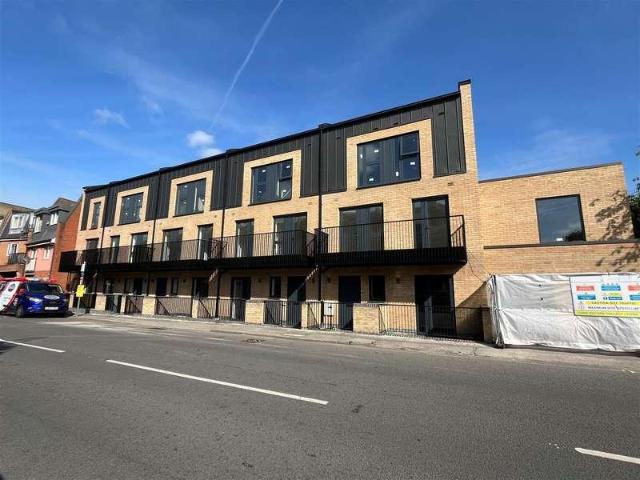 2 bed flat for sale