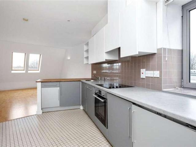 2 bed flat for sale