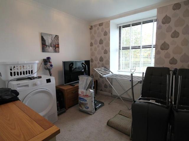 2 bed flat for sale