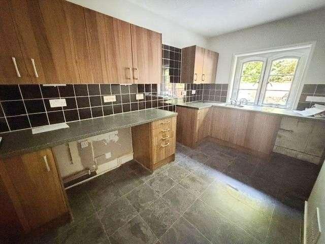 2 bed flat for sale