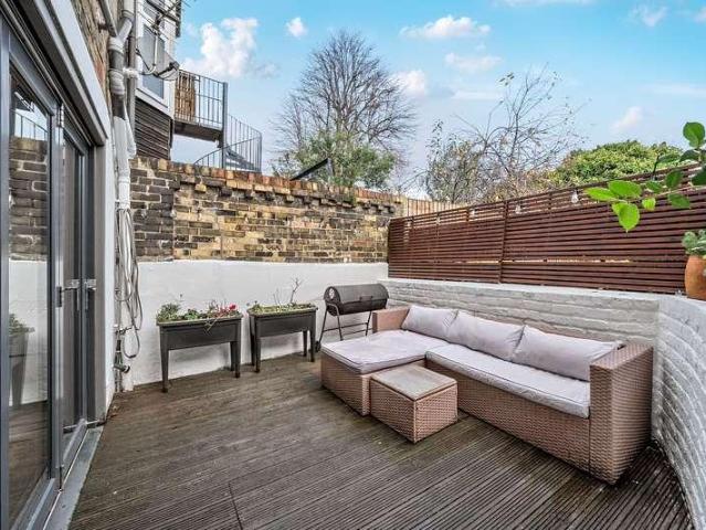 2 bed flat for sale