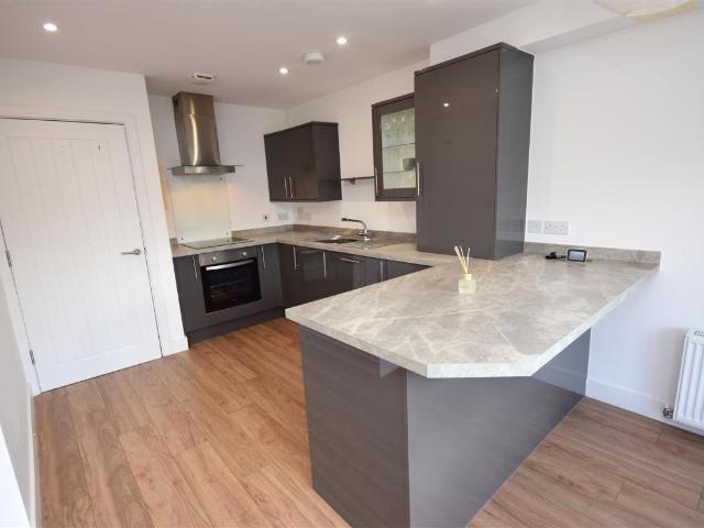 2 bed flat for sale