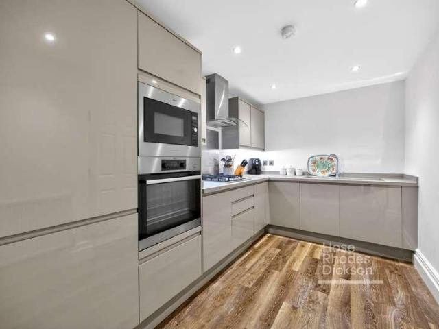 2 bed flat for sale