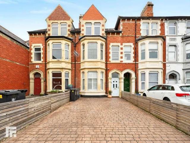 2 bed flat for sale