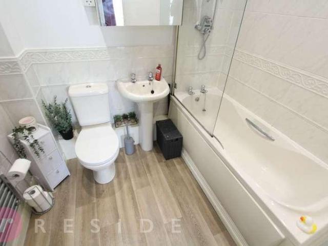 2 bed flat for sale