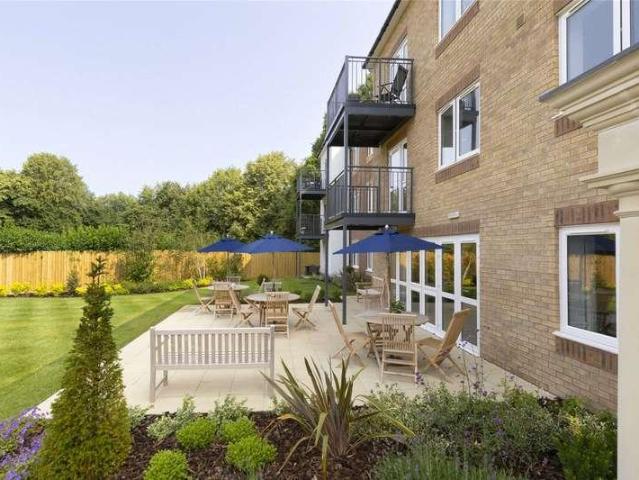 2 bed flat for sale
