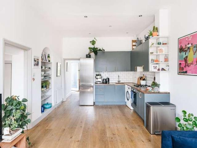 2 bed flat for sale