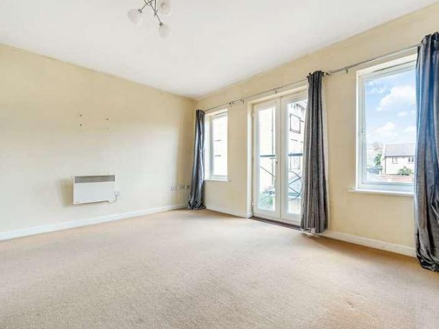 2 bed flat for sale