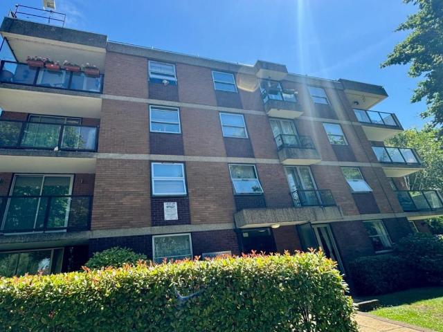 2 bed flat for sale