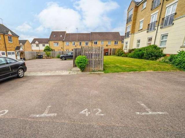 2 bed flat for sale