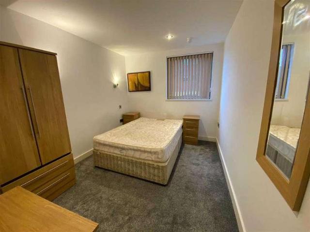 2 bed flat for sale