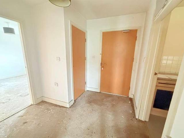 2 bed flat for sale