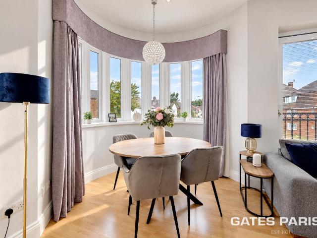 2 bed flat for sale