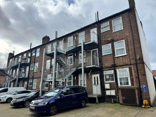 2 bed flat for sale