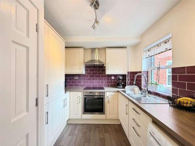 2 bed flat for sale