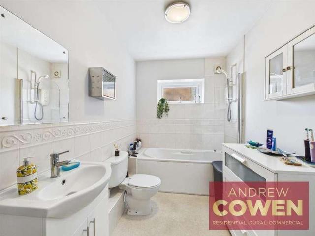 2 bed flat for sale
