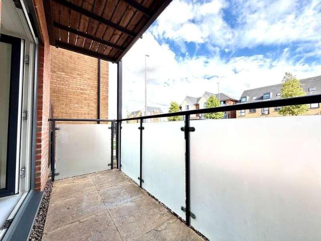 2 bed flat for sale