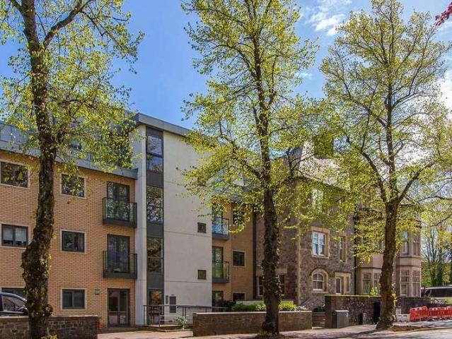 2 bed flat for sale