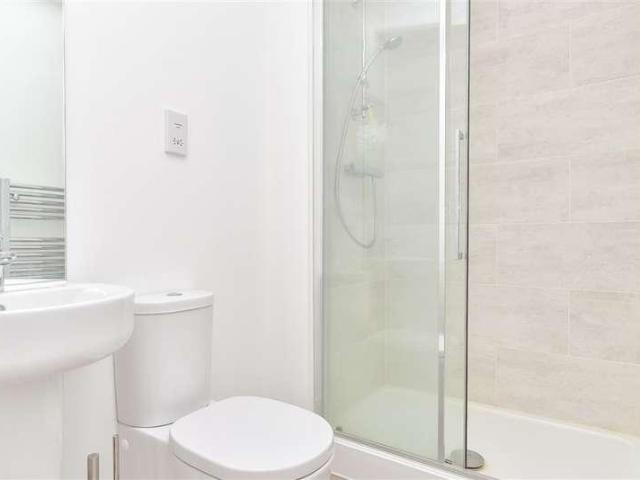 2 bed flat for sale