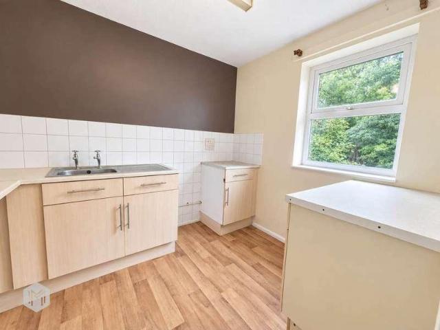 2 bed flat for sale