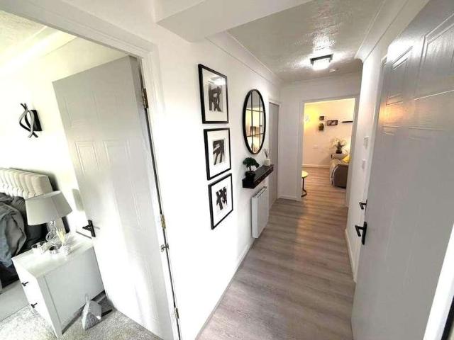 2 bed flat for sale