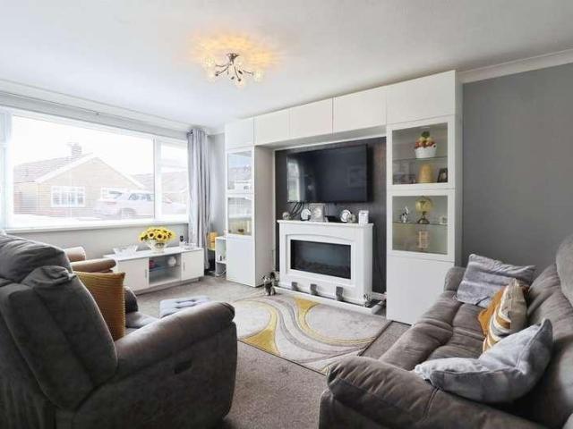 2 bed flat for sale