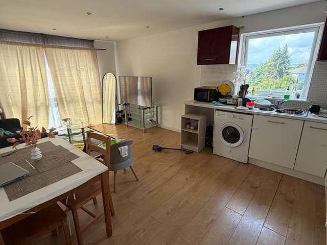 2 bed flat for sale