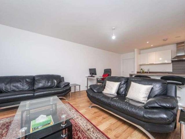 2 bed flat for sale