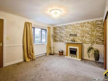 2 bed flat for sale