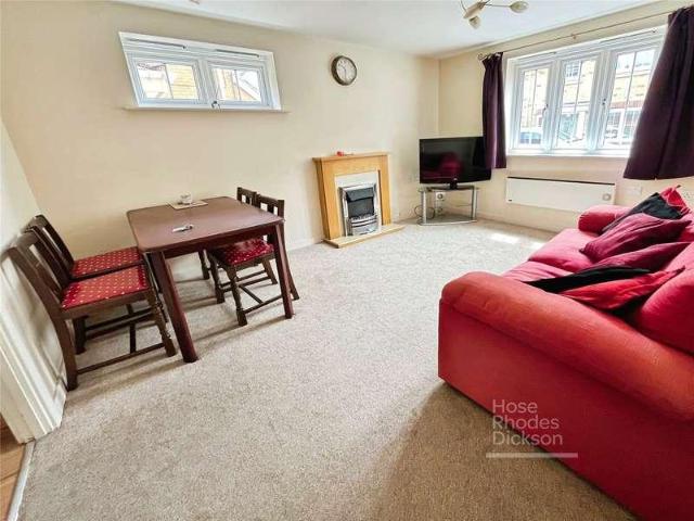 2 bed flat for sale