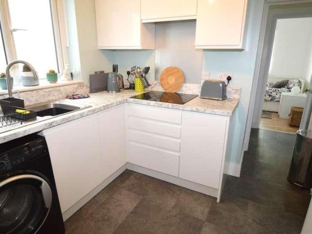 2 bed flat for sale
