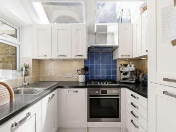 2 bed flat for sale